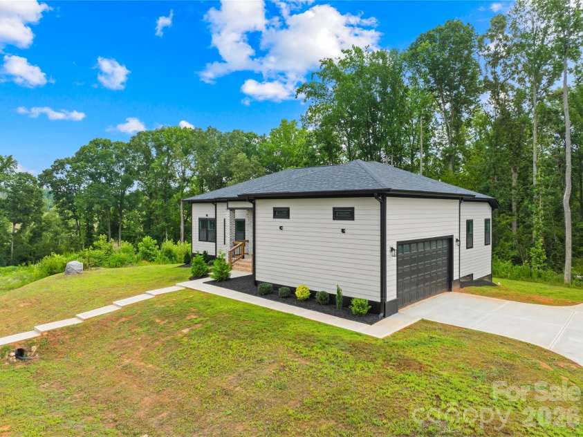 2004 Plain Field Drive, Bessemer City, NC 28016.  MLS# CAR4400406, YatesRealty ID 6477. 
