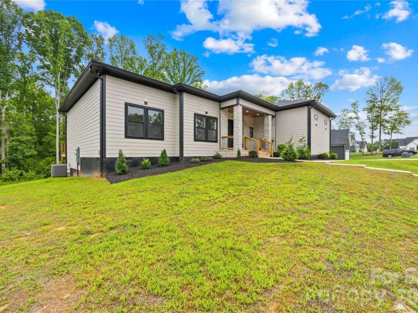 2004 Plain Field Drive, Bessemer City, NC 28016.  MLS# CAR4400406, YatesRealty ID 6477. 