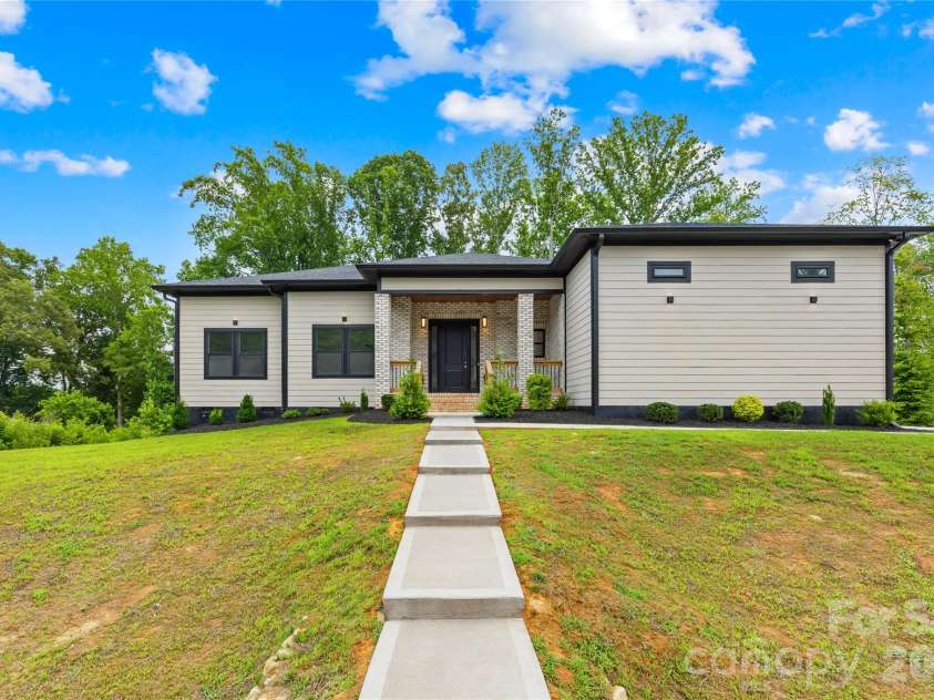 2004 Plain Field Drive, Bessemer City, NC 28016.  MLS# CAR4400406, YatesRealty ID 6477. 