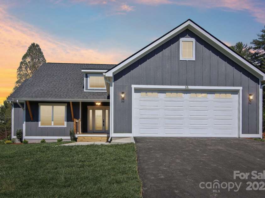 35 Haywood Park Drive, Hendersonville, NC 28791.  MLS# CAR4160719, YatesRealty ID 648. 