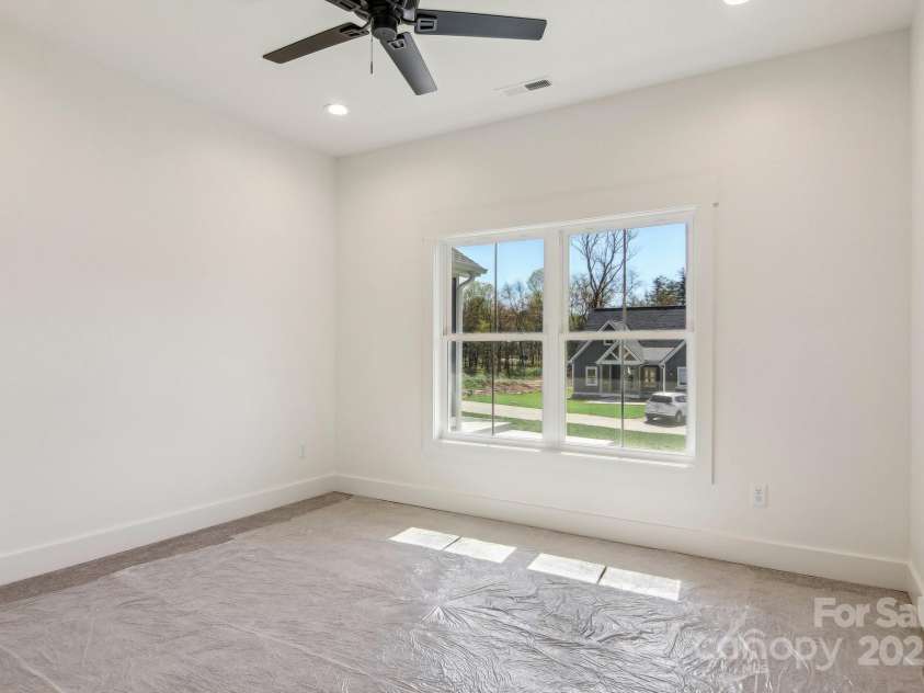 35 Haywood Park Drive, Hendersonville, NC 28791.  MLS# CAR4160719, YatesRealty ID 648. 