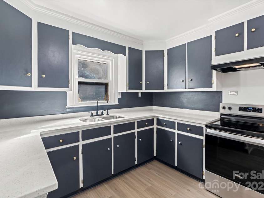 115 Texas Avenue, Bessemer City, NC 28016.  MLS# CAR4219372, YatesRealty ID 6481. 