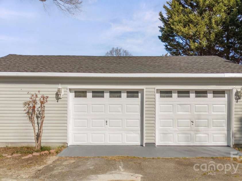 115 Texas Avenue, Bessemer City, NC 28016.  MLS# CAR4219372, YatesRealty ID 6481. Detached Garage 30x20x8.5