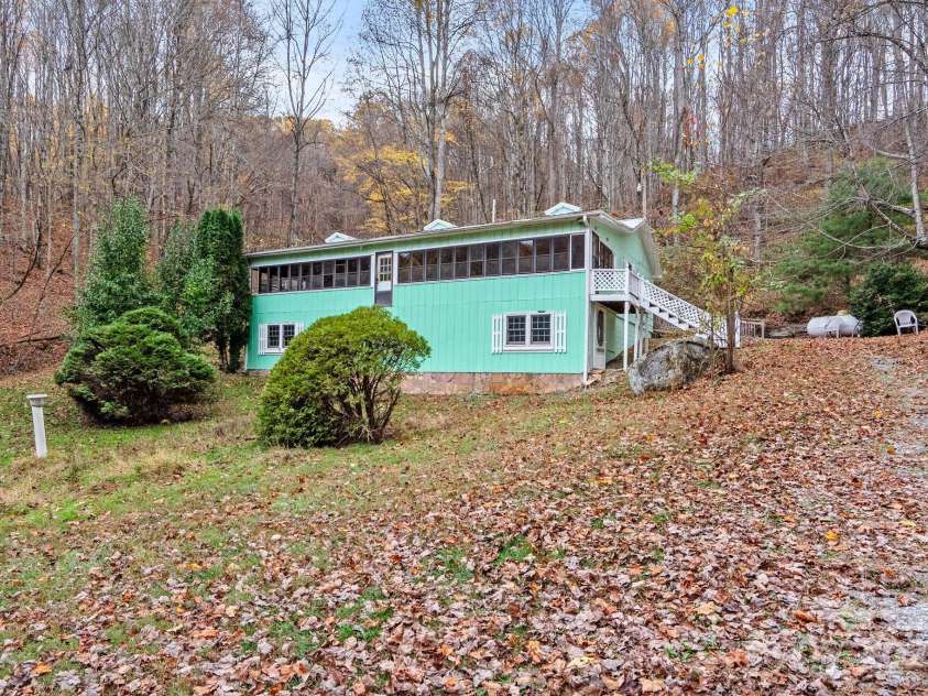 61 Doe Loop, Hot Springs, NC 28743.  MLS# CAR4295989, YatesRealty ID 6481. 