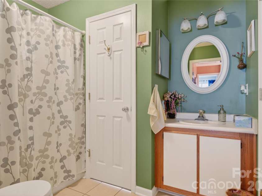 111 Foxglove Drive, Mooresville, NC 28115.  MLS# CAR4358722, YatesRealty ID 6482. Second full bathroom