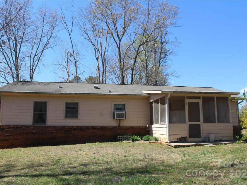 2339 Crestview Street, Morganton, NC 28655.  MLS# CAR4239683, YatesRealty ID 6482. 