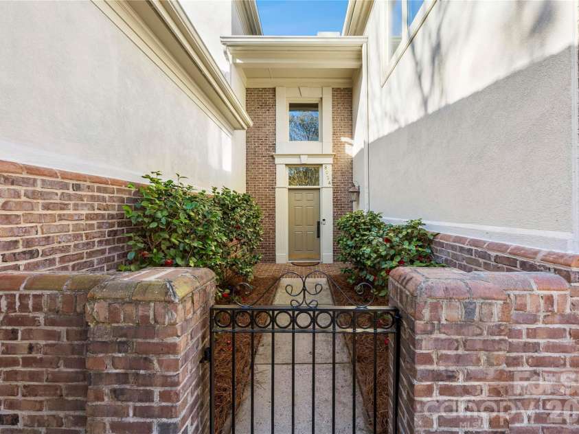8934 Challis Hill Lane, Charlotte, NC 28226.  MLS# CAR4356123, YatesRealty ID 6483. 
