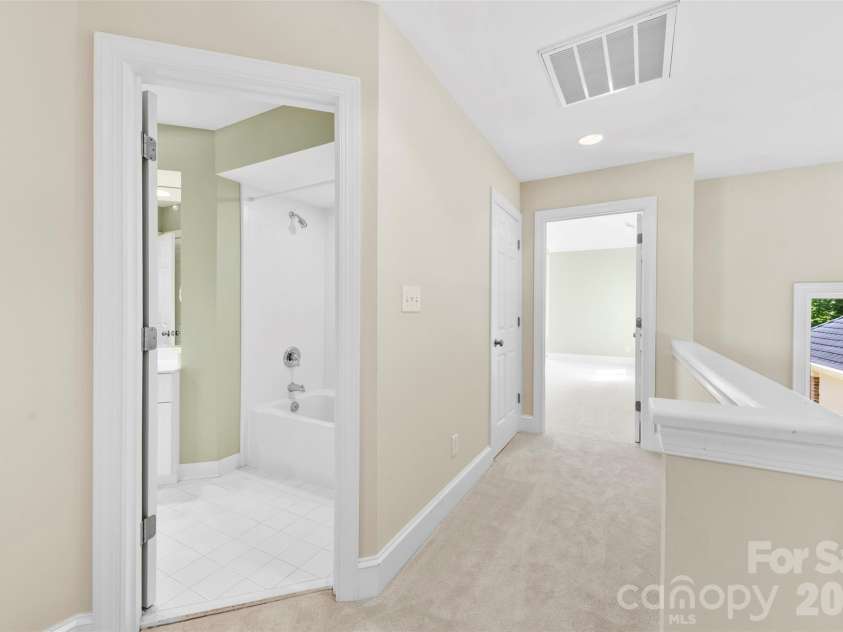8934 Challis Hill Lane, Charlotte, NC 28226.  MLS# CAR4356123, YatesRealty ID 6483. 