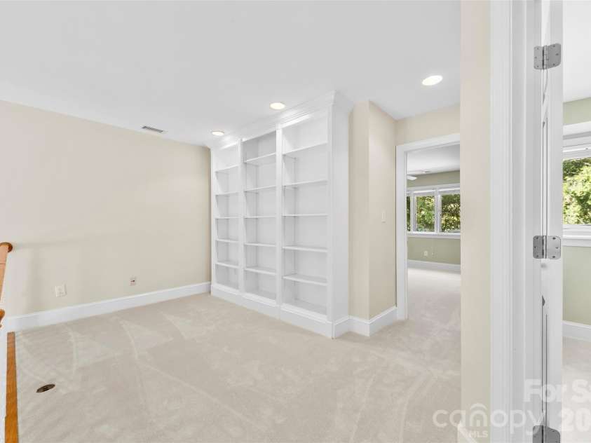 8934 Challis Hill Lane, Charlotte, NC 28226.  MLS# CAR4356123, YatesRealty ID 6483. 