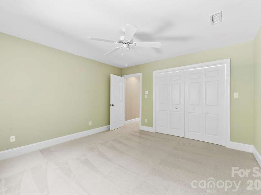 8934 Challis Hill Lane, Charlotte, NC 28226.  MLS# CAR4356123, YatesRealty ID 6483. 