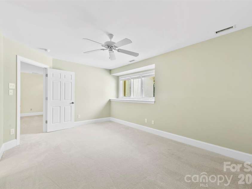 8934 Challis Hill Lane, Charlotte, NC 28226.  MLS# CAR4356123, YatesRealty ID 6483. 