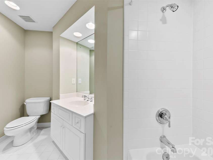 8934 Challis Hill Lane, Charlotte, NC 28226.  MLS# CAR4356123, YatesRealty ID 6483. 