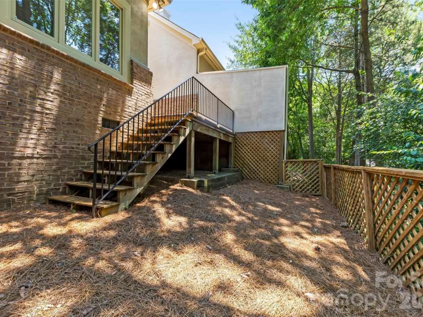 8934 Challis Hill Lane, Charlotte, NC 28226.  MLS# CAR4356123, YatesRealty ID 6483. 