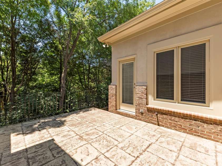 8934 Challis Hill Lane, Charlotte, NC 28226.  MLS# CAR4356123, YatesRealty ID 6483. Private back patio backing up to trees. 