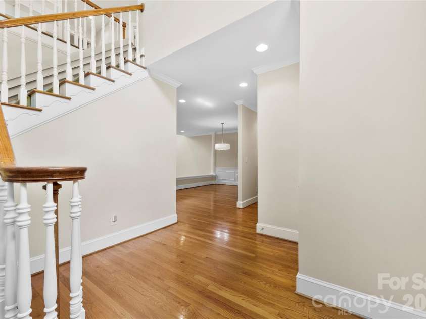 8934 Challis Hill Lane, Charlotte, NC 28226.  MLS# CAR4356123, YatesRealty ID 6483. Two story entryway 