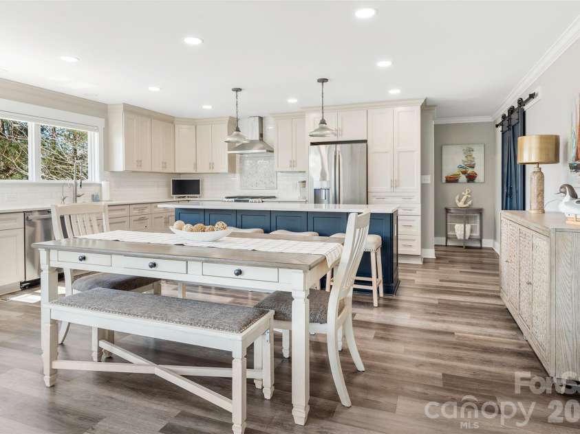 6852 Locke Drive, Sherrills Ford, NC 28673.  MLS# CAR4354705, YatesRealty ID 6484. Dining Area