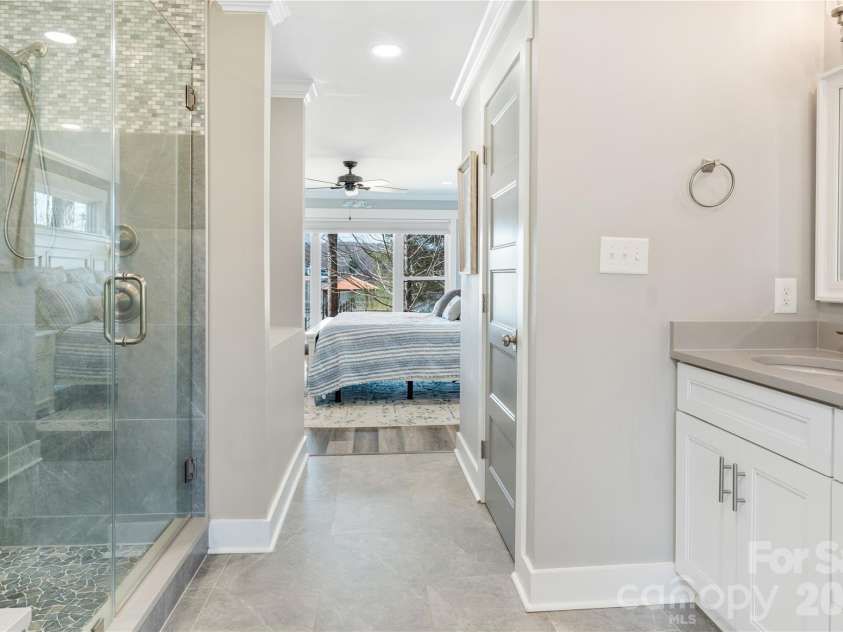6852 Locke Drive, Sherrills Ford, NC 28673.  MLS# CAR4354705, YatesRealty ID 6484. Main Bath