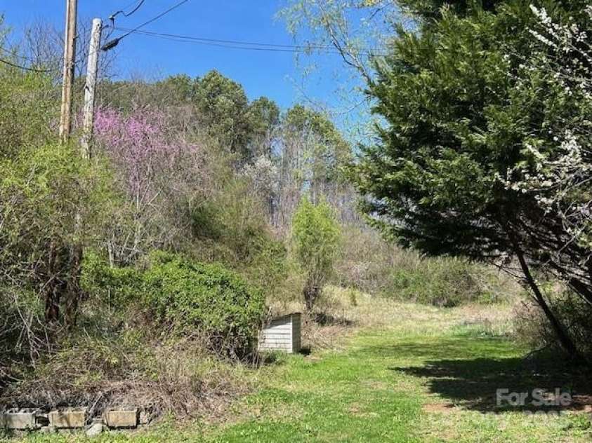 14 Dry Leaf Road, Alexander, NC 28701.  MLS# CAR4213629, YatesRealty ID 6485. 