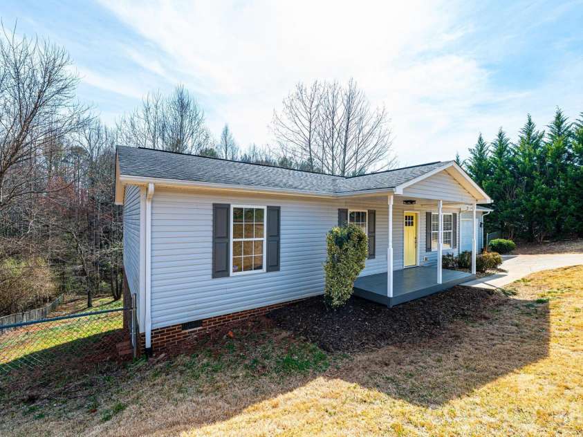 1337 Gallatin Lane, Hudson, NC 28638.  MLS# CAR4392238, YatesRealty ID 6488. 