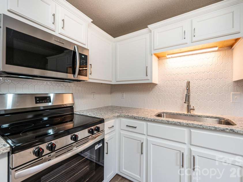 1337 Gallatin Lane, Hudson, NC 28638.  MLS# CAR4392238, YatesRealty ID 6488. 