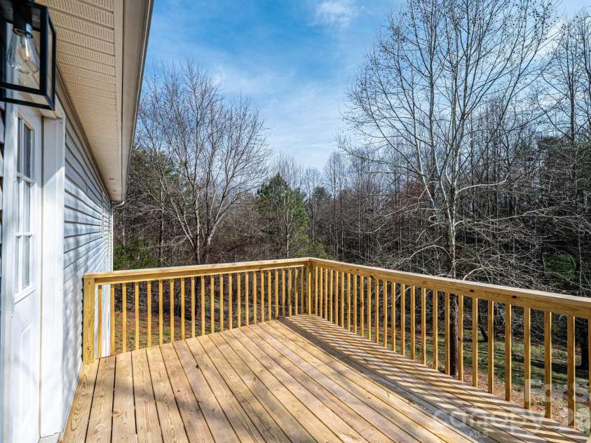 1337 Gallatin Lane, Hudson, NC 28638.  MLS# CAR4392238, YatesRealty ID 6488. 