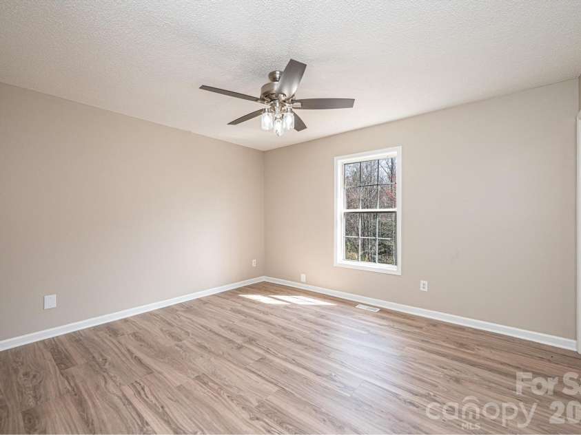 1337 Gallatin Lane, Hudson, NC 28638.  MLS# CAR4392238, YatesRealty ID 6488. 