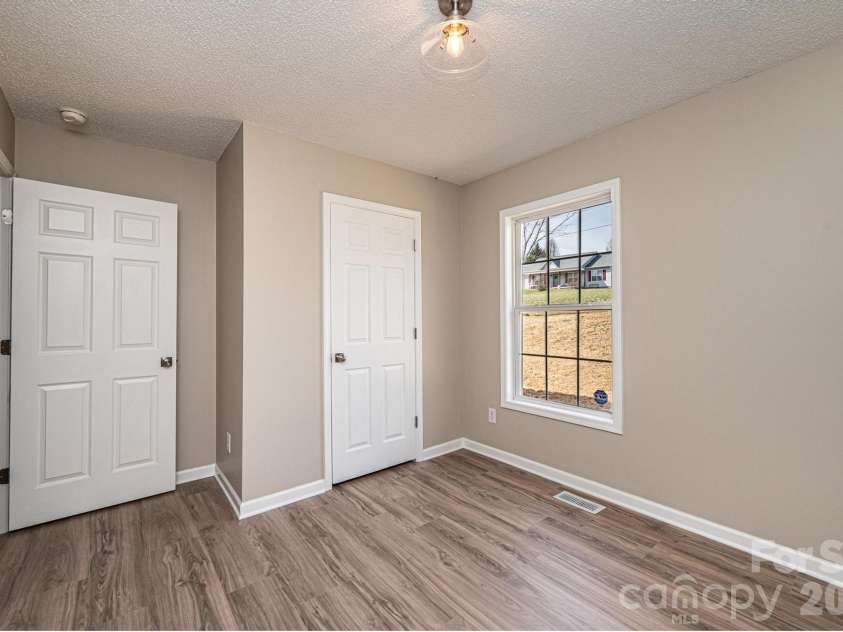 1337 Gallatin Lane, Hudson, NC 28638.  MLS# CAR4392238, YatesRealty ID 6488. 
