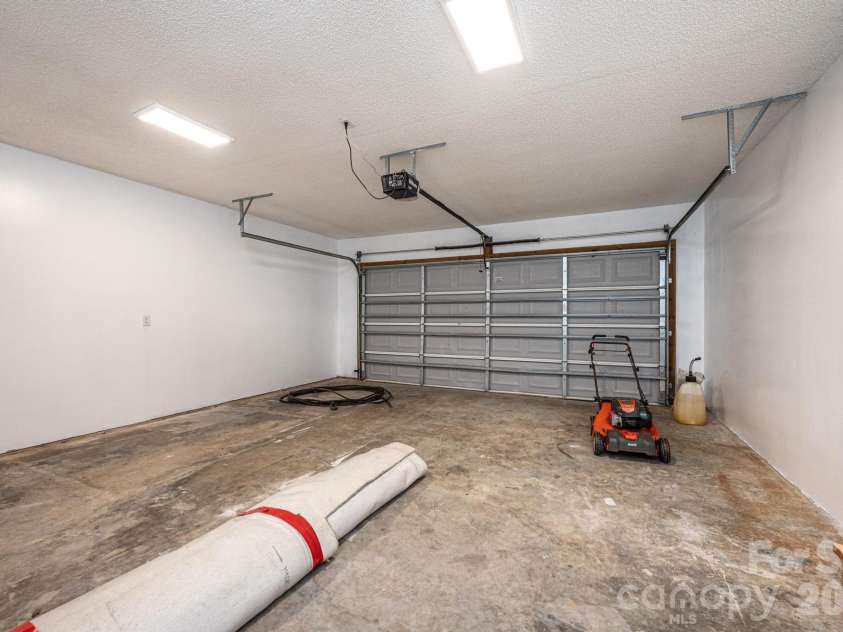 1337 Gallatin Lane, Hudson, NC 28638.  MLS# CAR4392238, YatesRealty ID 6488. 