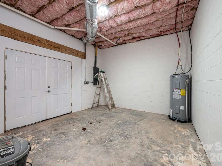 1337 Gallatin Lane, Hudson, NC 28638.  MLS# CAR4392238, YatesRealty ID 6488. 
