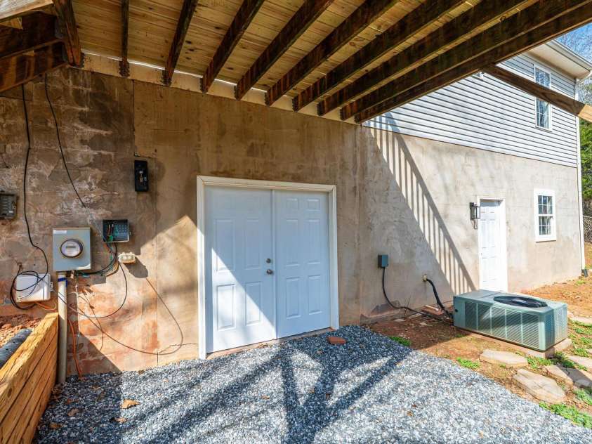 1337 Gallatin Lane, Hudson, NC 28638.  MLS# CAR4392238, YatesRealty ID 6488. 