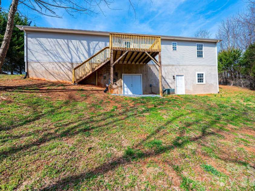 1337 Gallatin Lane, Hudson, NC 28638.  MLS# CAR4392238, YatesRealty ID 6488. 