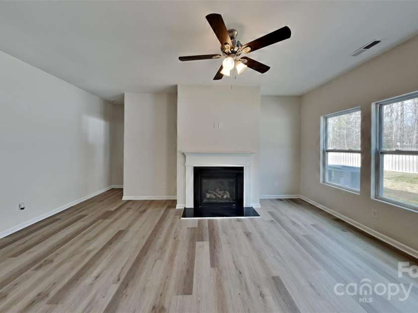 8055 Hereford Street, Charlotte, NC 28213.  MLS# CAR4228120, YatesRealty ID 6489. 