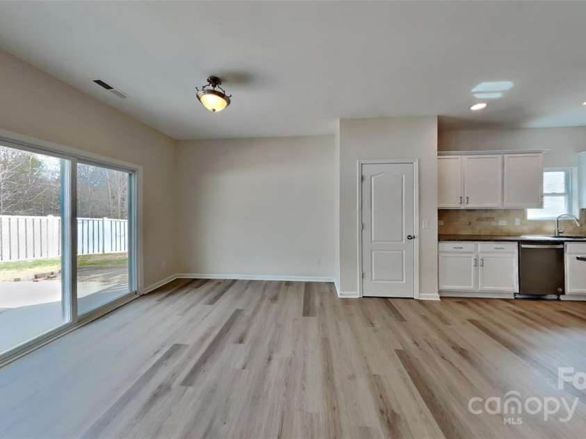 8055 Hereford Street, Charlotte, NC 28213.  MLS# CAR4228120, YatesRealty ID 6489. 