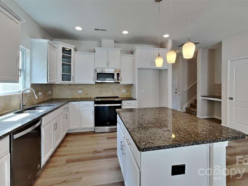 8055 Hereford Street, Charlotte, NC 28213.  MLS# CAR4228120, YatesRealty ID 6489. 