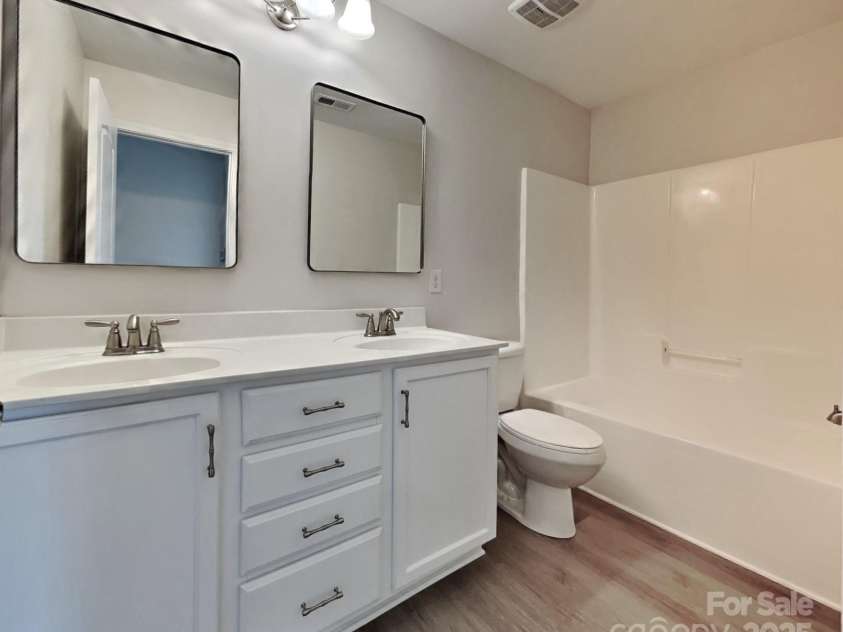 8055 Hereford Street, Charlotte, NC 28213.  MLS# CAR4228120, YatesRealty ID 6489. 