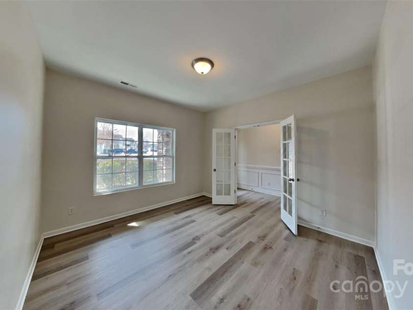 8055 Hereford Street, Charlotte, NC 28213.  MLS# CAR4228120, YatesRealty ID 6489. 