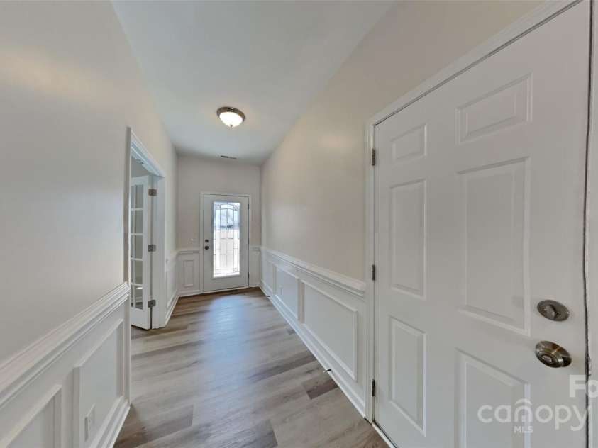8055 Hereford Street, Charlotte, NC 28213.  MLS# CAR4228120, YatesRealty ID 6489. 