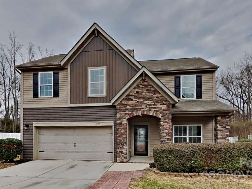 8055 Hereford Street, Charlotte, NC 28213.  MLS# CAR4228120, YatesRealty ID 6489. 