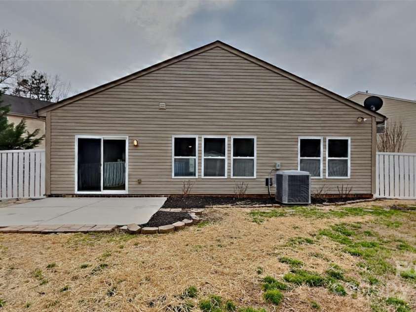8055 Hereford Street, Charlotte, NC 28213.  MLS# CAR4228120, YatesRealty ID 6489. 