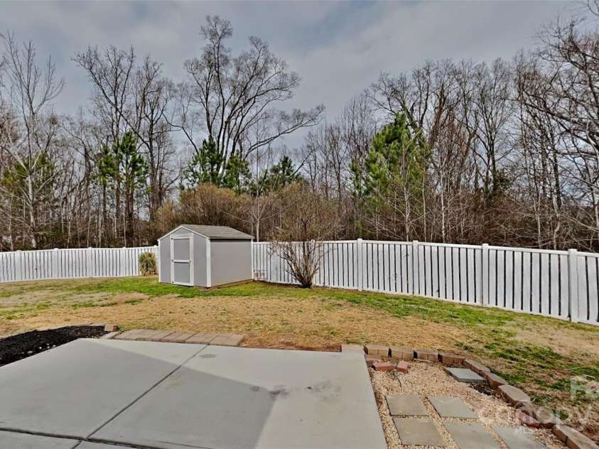 8055 Hereford Street, Charlotte, NC 28213.  MLS# CAR4228120, YatesRealty ID 6489. 