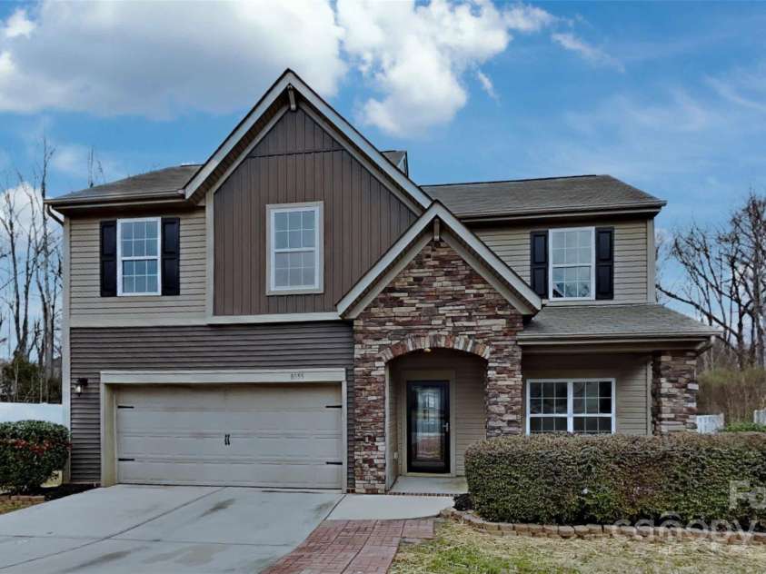 8055 Hereford Street, Charlotte, NC 28213.  MLS# CAR4228120, YatesRealty ID 6489. Cul-De-Sac Premier Home
