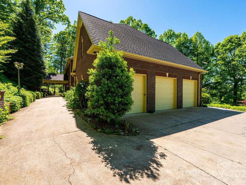 2983 Rockwood Drive, Lenoir, NC 28645.  MLS# CAR4136102, YatesRealty ID 649. 