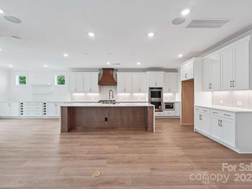 630 Hyder Trail, Tega Cay, SC 29708.  MLS# CAR4281073, YatesRealty ID 649. Great room to kitchen view