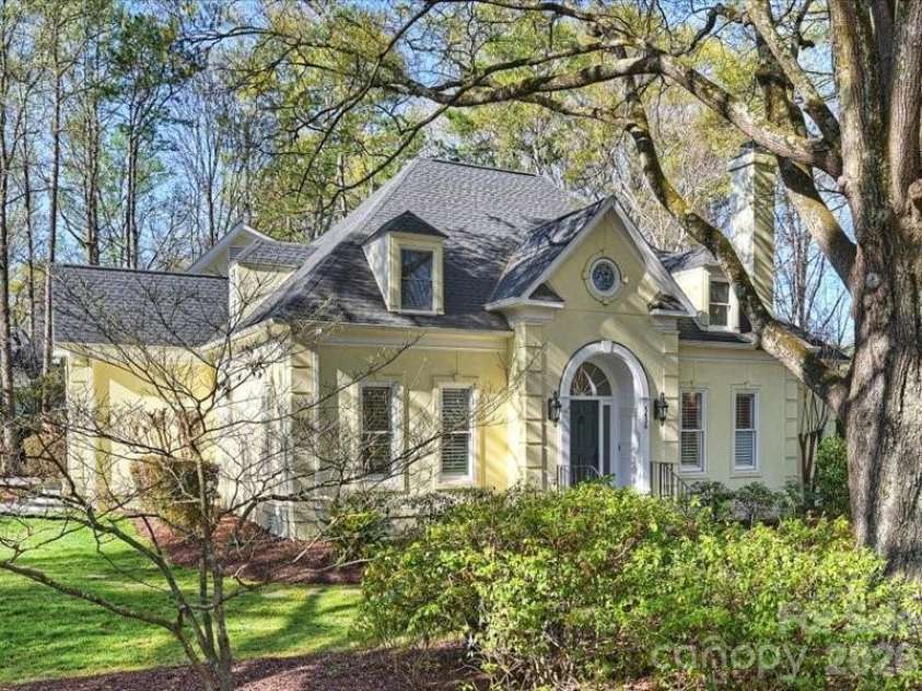 5630 Colony Road, Charlotte, NC 28226.  MLS# CAR4342977, YatesRealty ID 6491. 
