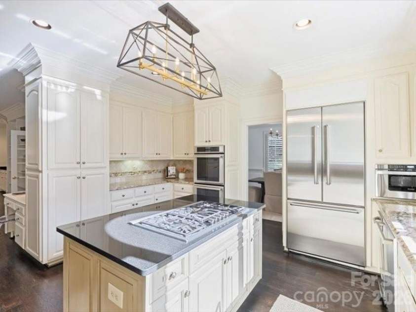 5630 Colony Road, Charlotte, NC 28226.  MLS# CAR4342977, YatesRealty ID 6491. 