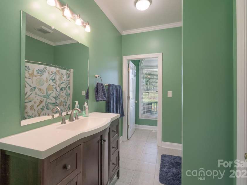 891 Silver Charm Lane, York, SC 29745.  MLS# CAR4239024, YatesRealty ID 6491. Bathroom #2