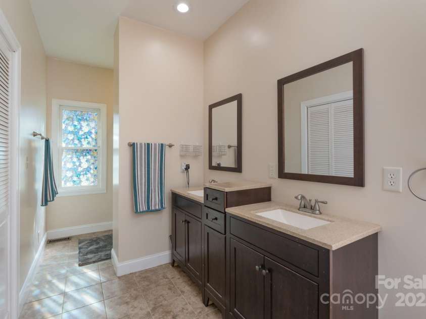 891 Silver Charm Lane, York, SC 29745.  MLS# CAR4239024, YatesRealty ID 6491. Primary Bathroom