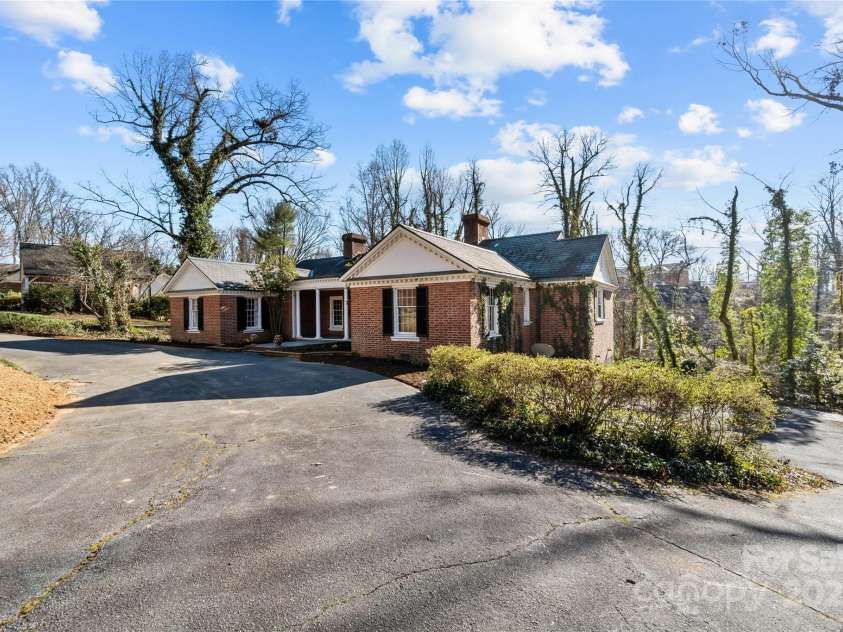 107 Hillside Lane, Morganton, NC 28655.  MLS# CAR4225089, YatesRealty ID 6492. 