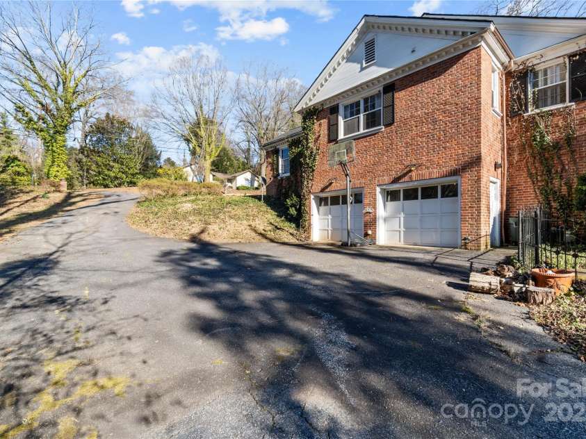 107 Hillside Lane, Morganton, NC 28655.  MLS# CAR4225089, YatesRealty ID 6492. 