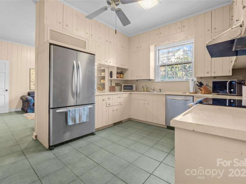 107 Hillside Lane, Morganton, NC 28655.  MLS# CAR4225089, YatesRealty ID 6492. 